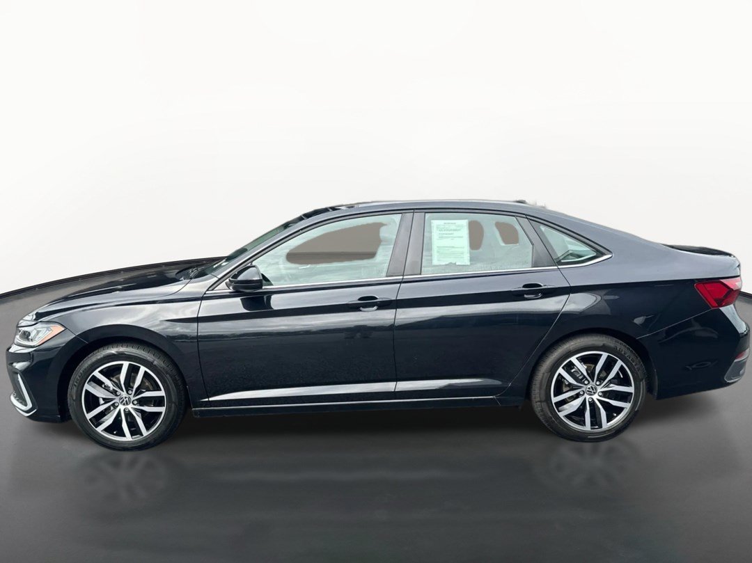 Used 2025 Volkswagen Jetta SE FWD image 6