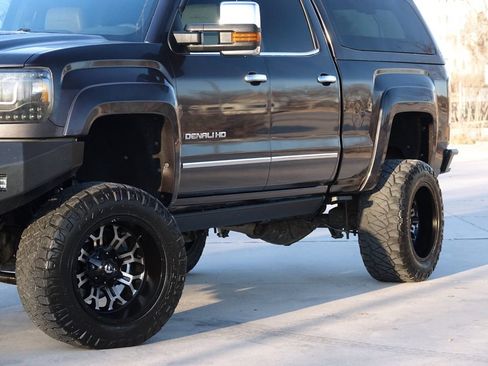 Used 2015 GMC Sierra 2500 Denali w/ Duramax Plus Package AWD/4WD image 9