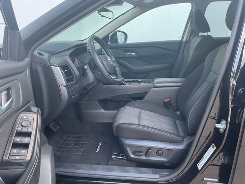 Used 2025 Nissan Rogue SV FWD image 8