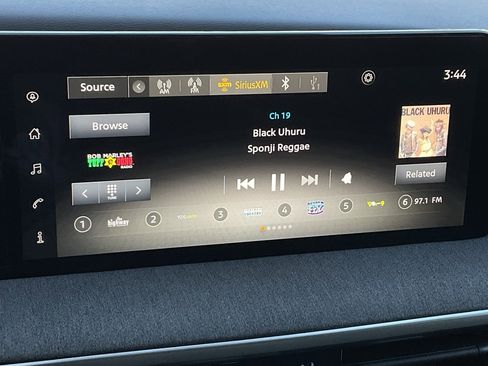 Used 2025 Nissan Kicks SV image 29