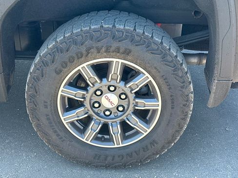 Used 2024 GMC Sierra 1500 AT4 w/ Technology Package AWD/4WD image 19