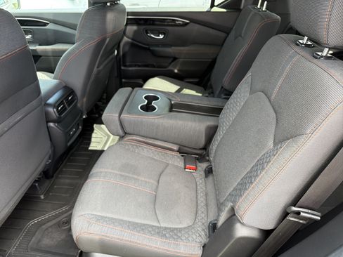 Used 2025 Honda Pilot Sport image 23