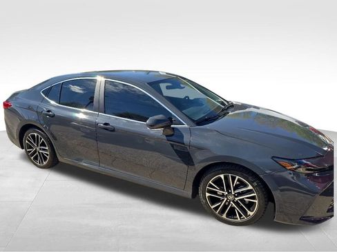 Used 2025 Toyota Camry XLE FWD image 4