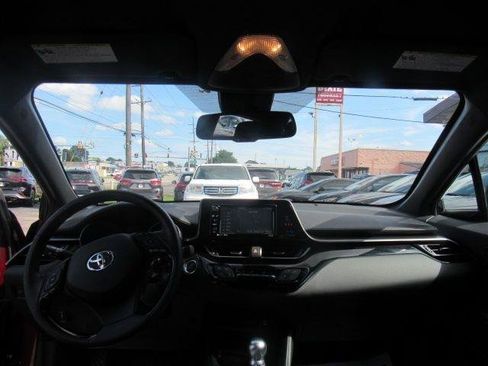 Used 2018 Toyota C-HR XLE FWD image 23