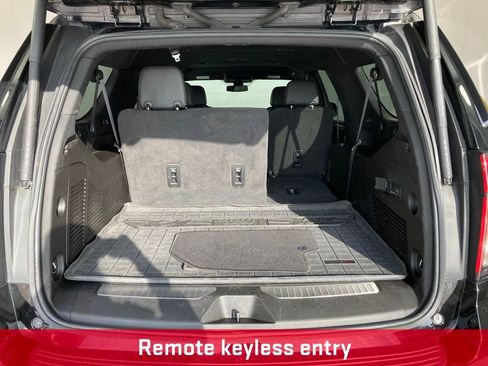 Used 2022 Chevrolet Suburban RST w/ Luxury Package image 27