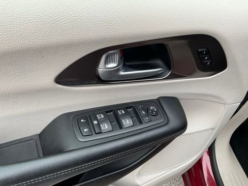 Used 2018 Chrysler Pacifica Limited w/ Tire & Wheel Group image 14