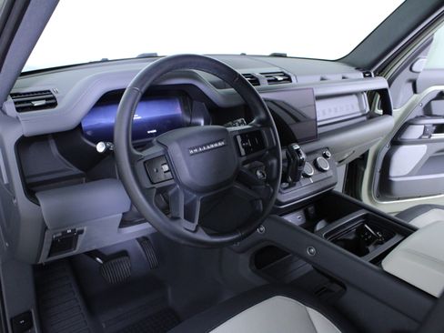 Used 2023 Land Rover Defender 130 X-Dynamic SE image 21