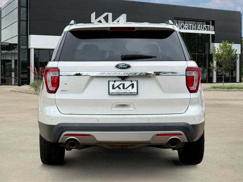 Used 2017 Ford Explorer XLT w/ Equipment Group 202A FWD image 6