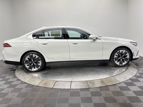 New 2026 BMW i5 eDrive40 image 17