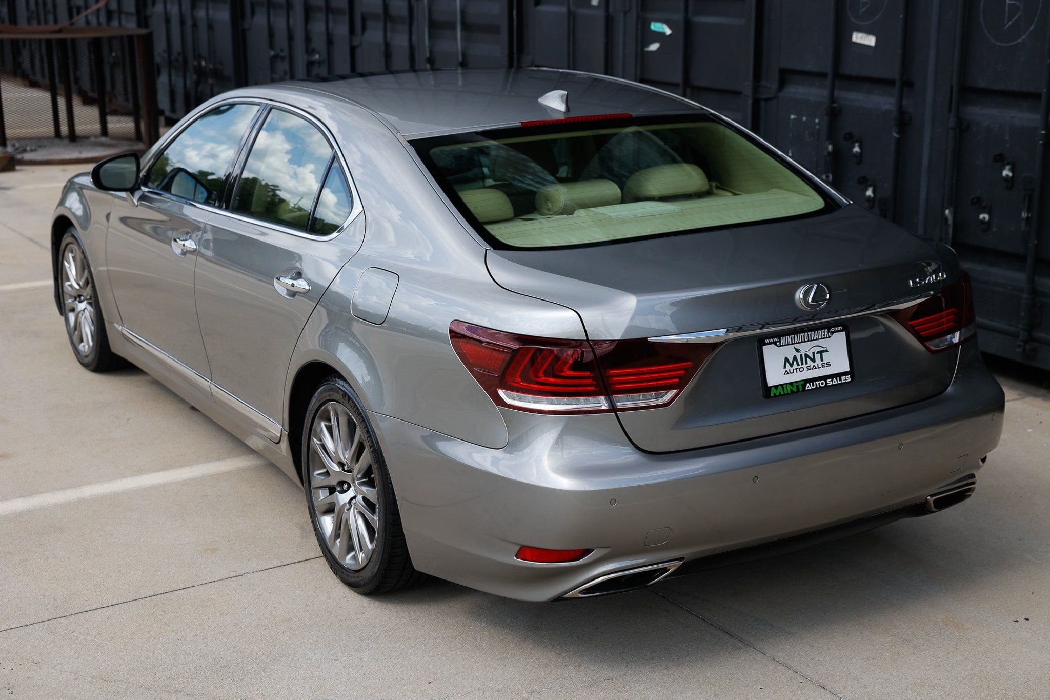 Used 2016 Lexus LS 460 w/ Comfort Package RWD image 8