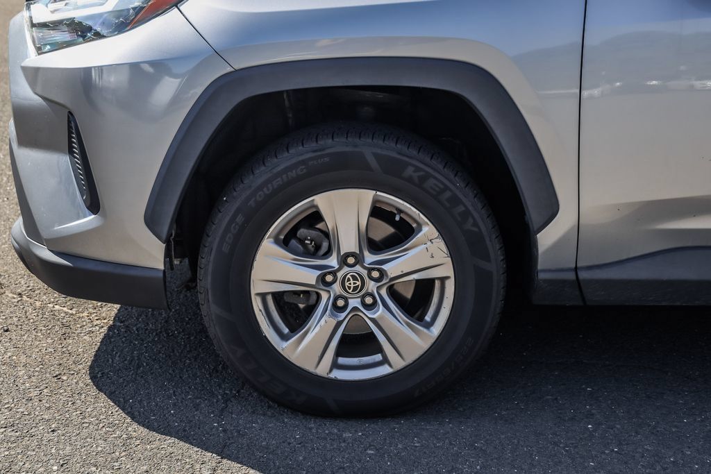 Used 2022 Toyota RAV4 XLE AWD/4WD image 9