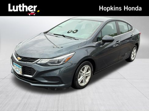 Used 2018 Chevrolet Cruze LT w/ Convenience Package FWD image 1