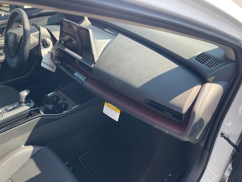 New 2026 Toyota Prius Plug-In Hybrid FWD image 18