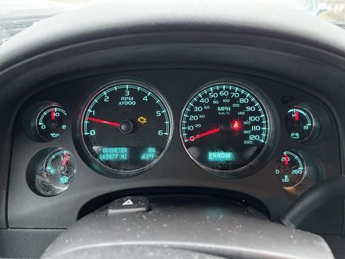 Used 2014 Chevrolet Suburban LT image 12