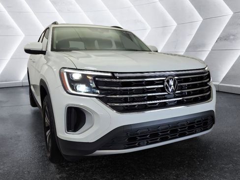 Certified 2025 Volkswagen Atlas SE FWD image 1