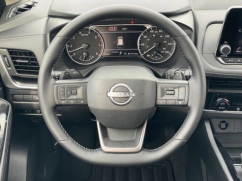 Used 2026 Nissan Rogue SV FWD image 14