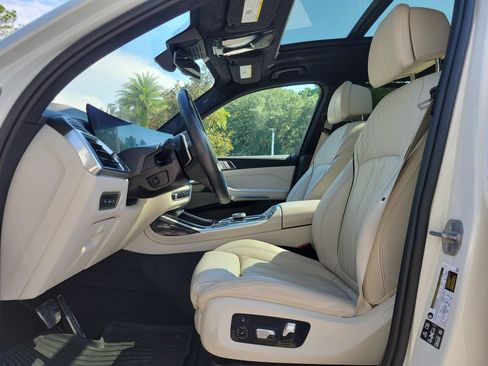 Used 2025 BMW X7 M60i AWD/4WD image 29