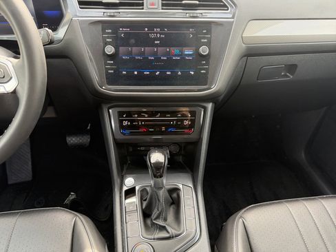 Used 2022 Volkswagen Tiguan SE AWD/4WD image 13