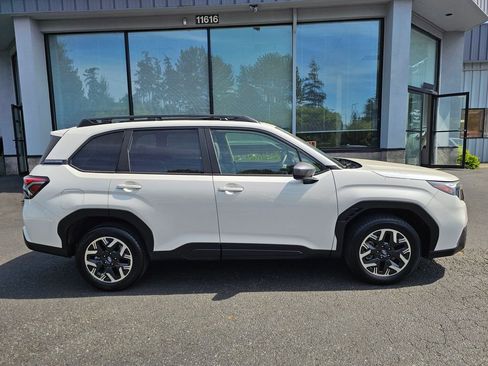 Certified 2025 Subaru Forester Premium w/ Convenience Package #1 AWD/4WD image 8