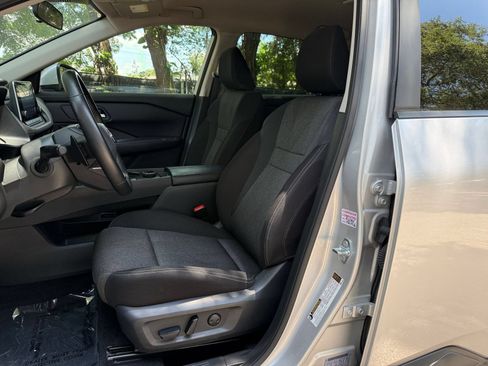 Used 2025 Nissan Rogue SV AWD/4WD image 35