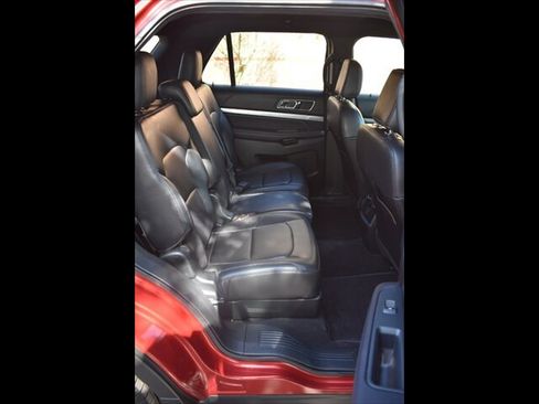 Used 2019 Ford Explorer XLT w/ Equipment Group 202A FWD image 27