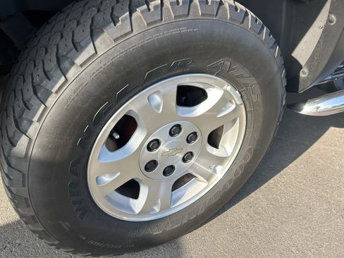 Used 2005 Chevrolet Avalanche Z71 w/ Sun And Sound Package image 30