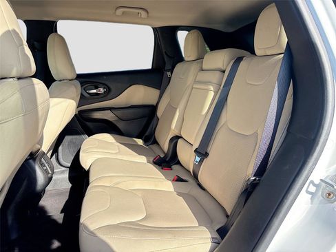 Used 2017 Jeep Cherokee Latitude image 24