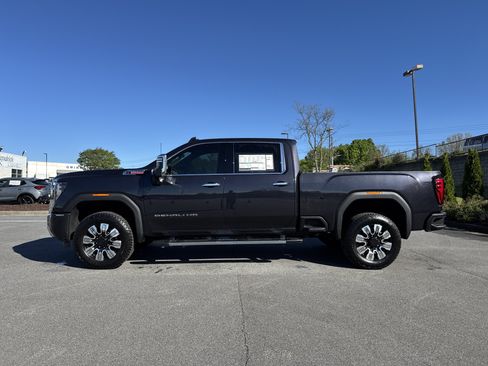 New 2026 GMC Sierra 2500 Denali w/ Denali Reserve Package AWD/4WD image 7