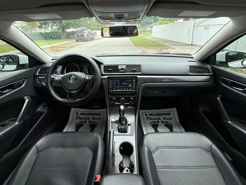 Used 2018 Volkswagen Passat 2.0T SE FWD image 14