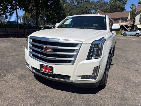 Used 2018 Cadillac Escalade ESV Premium Luxury AWD/4WD image 3
