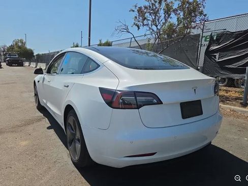 Used 2020 Tesla Model 3 Standard Range Plus RWD image 3