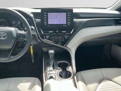 Used 2024 Toyota Camry SE AWD/4WD image 11