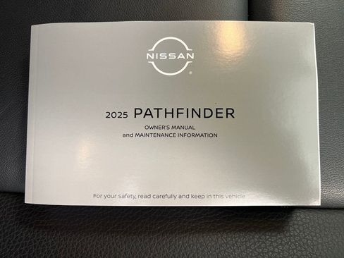 Used 2025 Nissan Pathfinder SL image 27