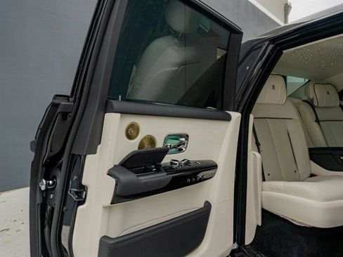 Used 2024 Rolls-Royce Phantom Sedan image 60