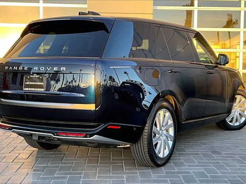 Used 2023 Land Rover Range Rover Long Wheelbase SE image 13