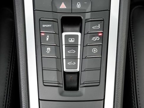 Certified 2018 Porsche 911 Carrera RWD image 21