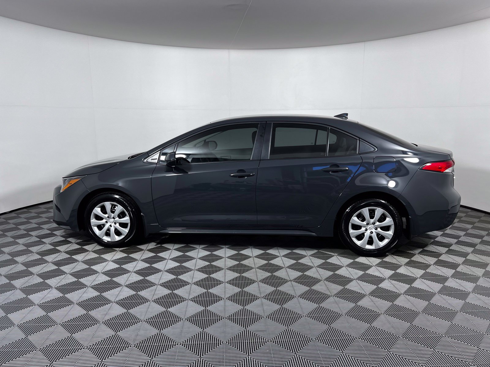 Used 2026 Toyota Corolla LE FWD image 9