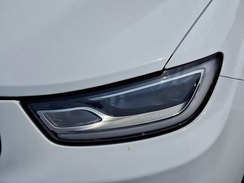 Used 2024 Chrysler Pacifica Touring-L FWD image 5
