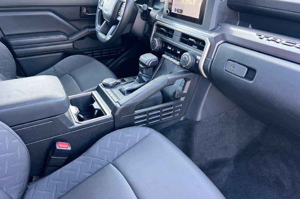 Certified 2025 Toyota Tacoma SR5 AWD/4WD image 19