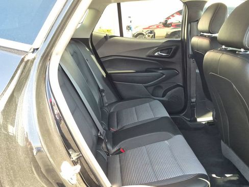 Used 2025 Chevrolet Trax LT FWD image 30
