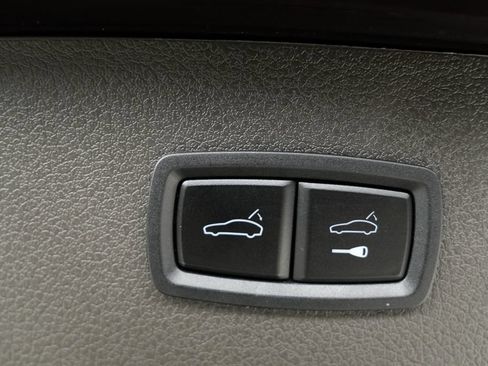 Used 2023 Porsche Macan AWD/4WD image 14