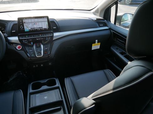 New 2026 Honda Odyssey Touring image 11