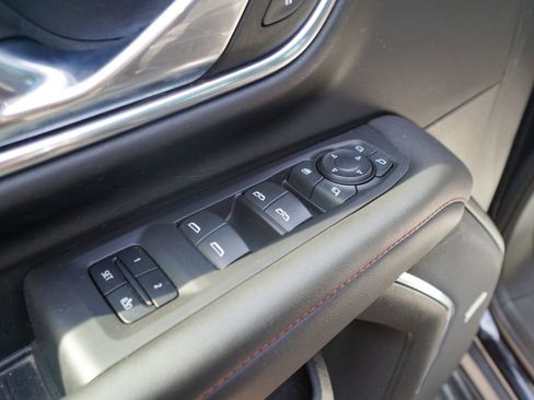 Used 2023 Chevrolet Suburban RST w/ Luxury Package image 17