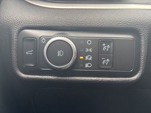 Used 2022 Ford Explorer XLT w/ Equipment Group 202A image 25