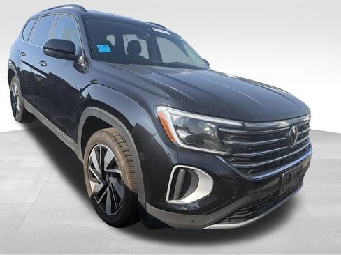 Used 2025 Volkswagen Atlas SE FWD image 13