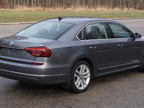 Used 2017 Volkswagen Passat 1.8T SE FWD image 5