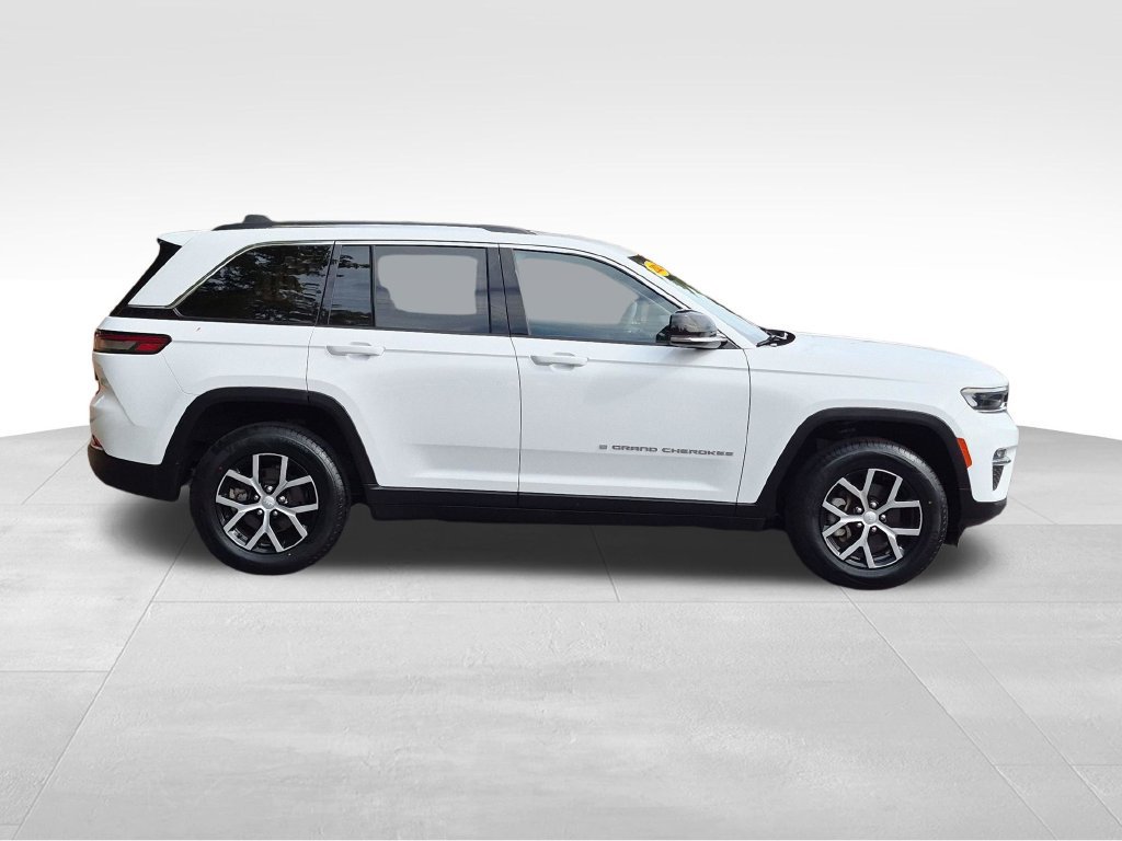 Used 2023 Jeep Grand Cherokee Limited AWD/4WD image 5