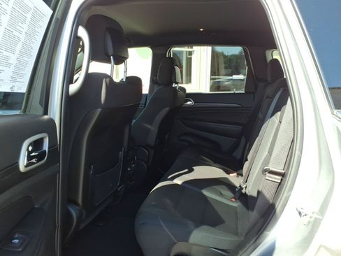 Used 2020 Jeep Grand Cherokee Laredo w/ Security & Convenience Group AWD/4WD image 10