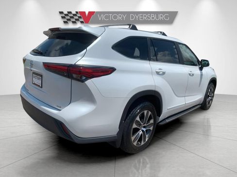 Used 2023 Toyota Highlander XLE FWD image 4