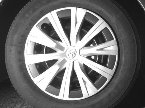 Used 2023 Toyota Camry LE FWD image 11
